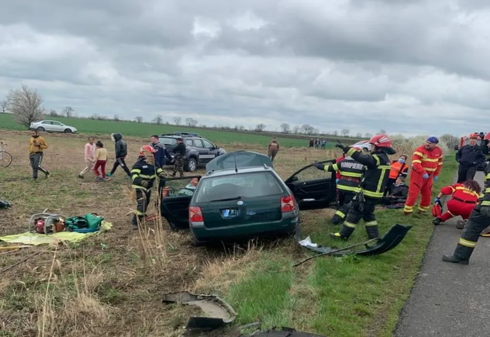Accident cu șase victime, în județul Arad. A intervenit elicopterul SMURD