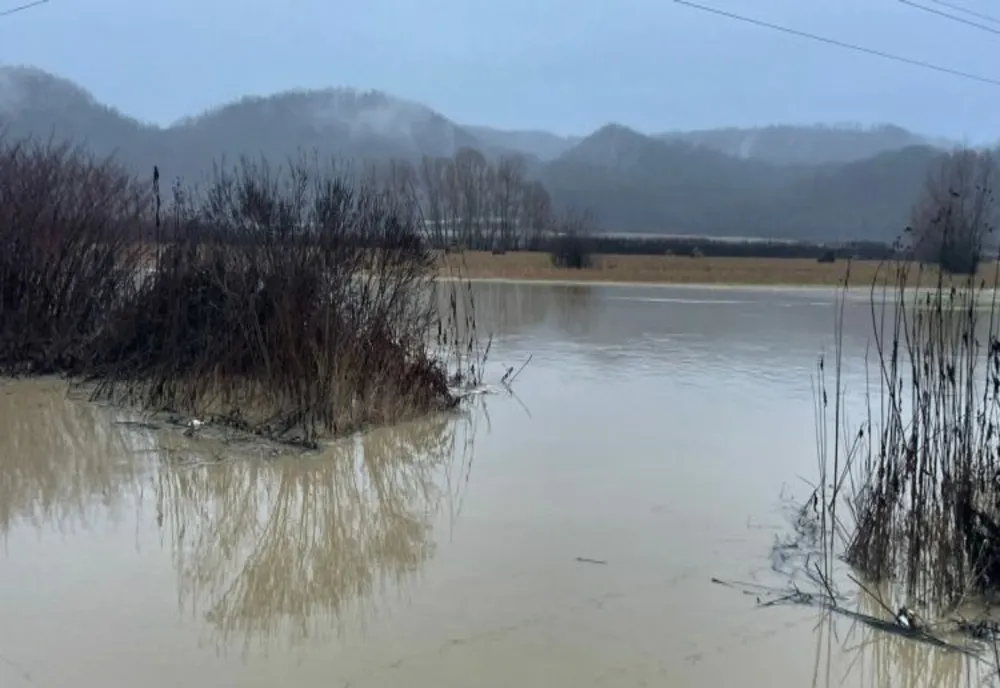  Cod portocaliu de viituri pe râuri din patru judeţe; Cod galben de inundaţii pe 23 cursuri de apă