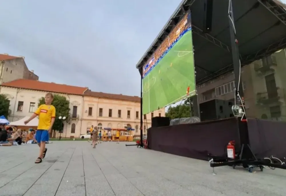 Meciul României din optimile Euro 2024, proiectat pe ecran gigant