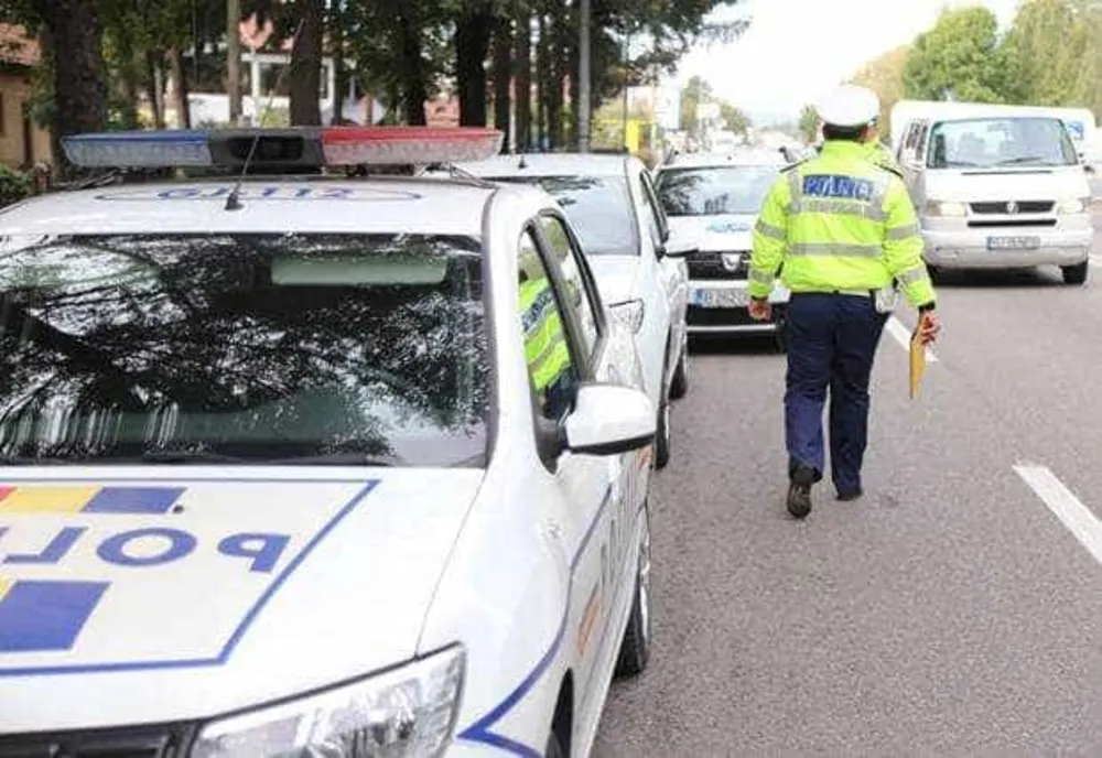 Gestul extrem al unui tânăr de 20 de ani, din Arad: s-a aruncat din mașina în mers