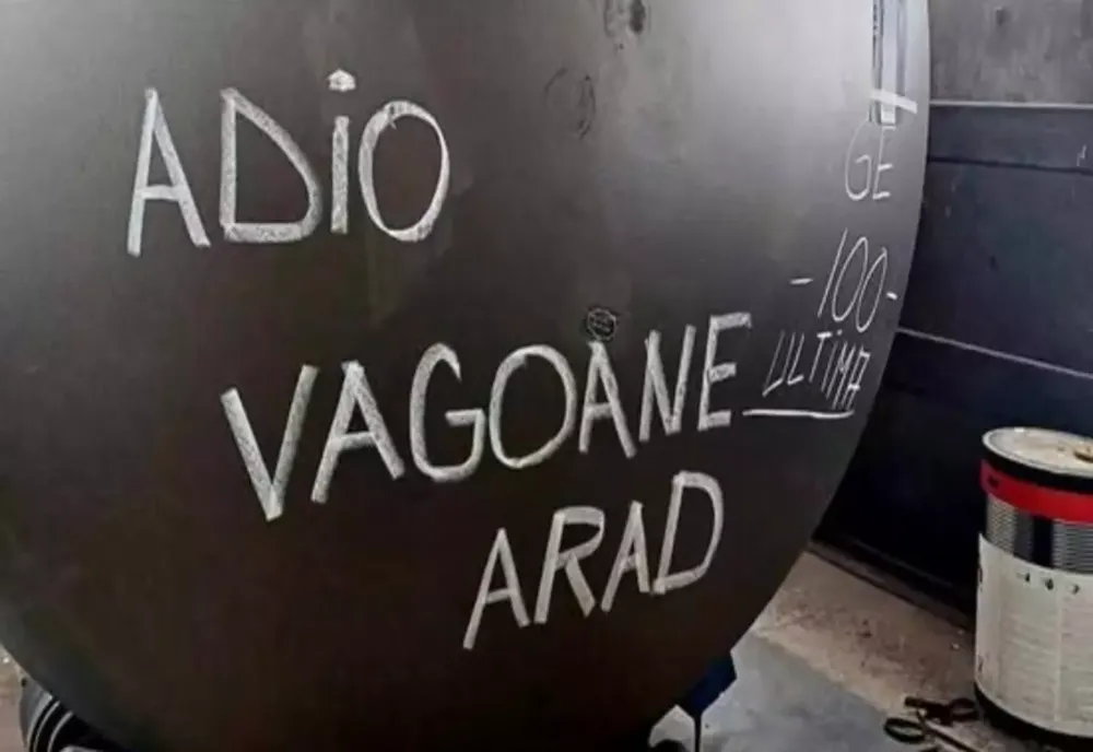 S-A ÎNCHIS ASTRA ARAD. IMAGINE EMOȚIONANTĂ DIN ULTIMA ZI A VENERABILEI FABRICI DE VAGOANE