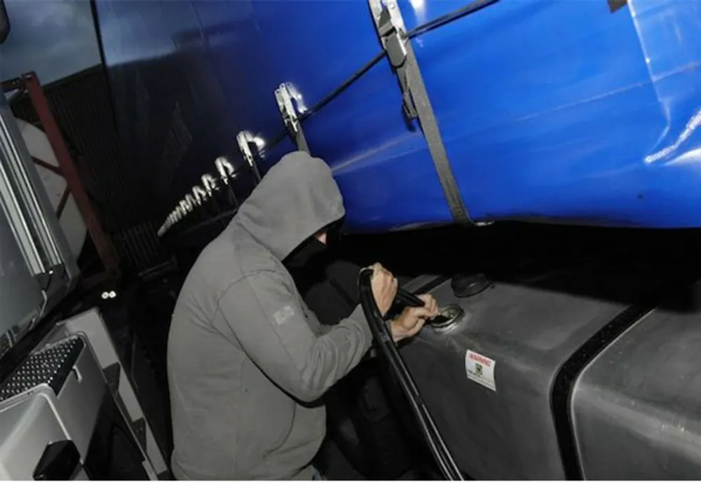 5 suspecți acuzați de furt de motorină au ajuns în arest