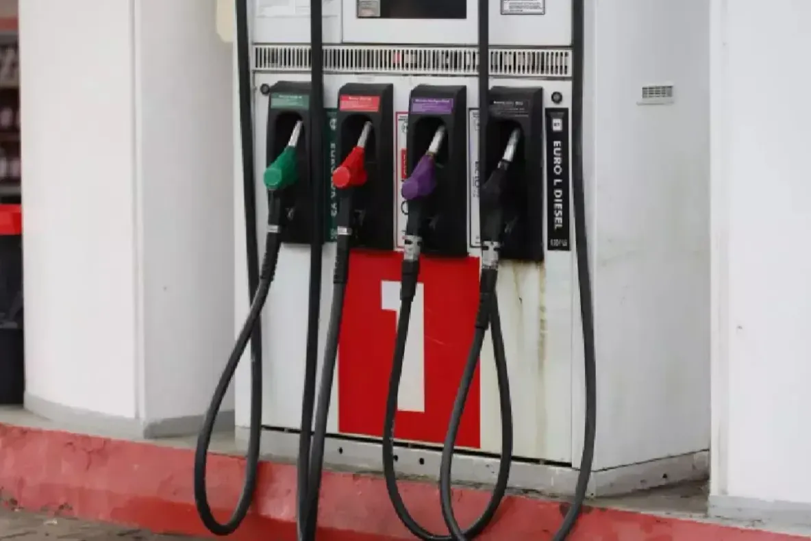 Preț record la benzină. Litrul a ajuns la 9,70 lei, în timp ce motorina s-a ieftinit