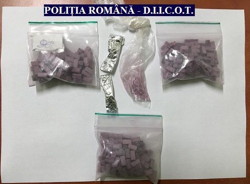 Arad: Bărbat arestat pentru trafic internaţional de droguri de mare risc. Ce au găsit poliţiştii asupra lui