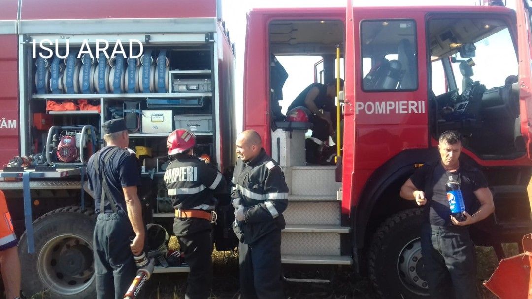 Arad: Bărbat salvat după ce și-a prins mâna într-un utilaj agricol. Este al 2-lea accident de acest fel în mai puțin de 10 zile