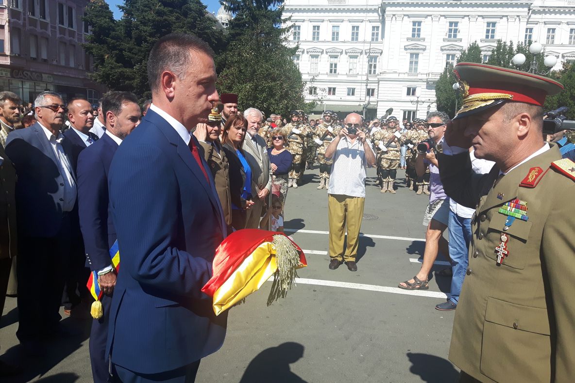 Arad: Ministrul Mihai Fifor anunţă lansarea campaniei "Cadet pentru o săptămână" pentru tinerii care vor să vadă ce înseamnă viaţa de militar