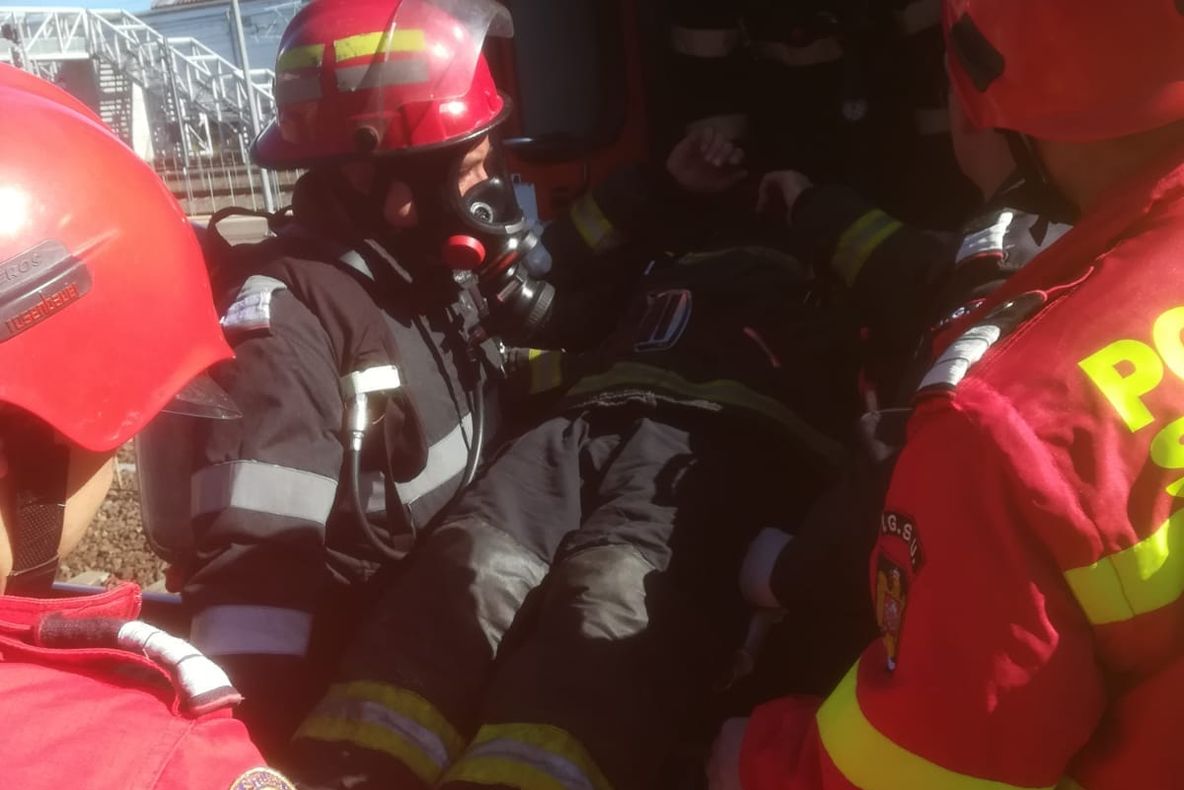 Exercițiu spectaculos al pompierilor la Gara Mare din centrul municipiului Arad