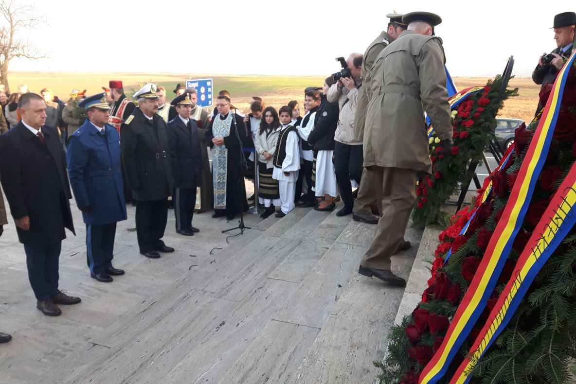 Arad: Ministrul Apărării, Mihai Fifor: "Armata României, instituție de bază a statului român. O zi cu o încărcătură deosebită". Elicoptere și avioane militare, la Ziua Armatei României, în județul Arad