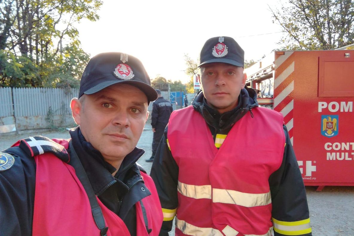 APRECIAT LA NIVEL NAȚIONAL. Purtătorul de cuvânt al ISU Arad, maior George Pleșca, în Centrul Național de Comunicare și Informare Publică, în cel mai mare exercițiu, SEISM 2018