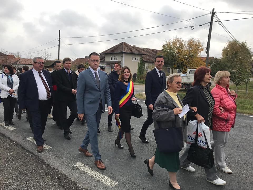 Arad: Ministrul Apărării Naționale, Mihai Fifor, la "Fecioarei stigmatizate de la Bocsig", Rafila Găluț, singura persoană din România despre care se ştie că a purtat Rănile Domnului Iisus Christos
