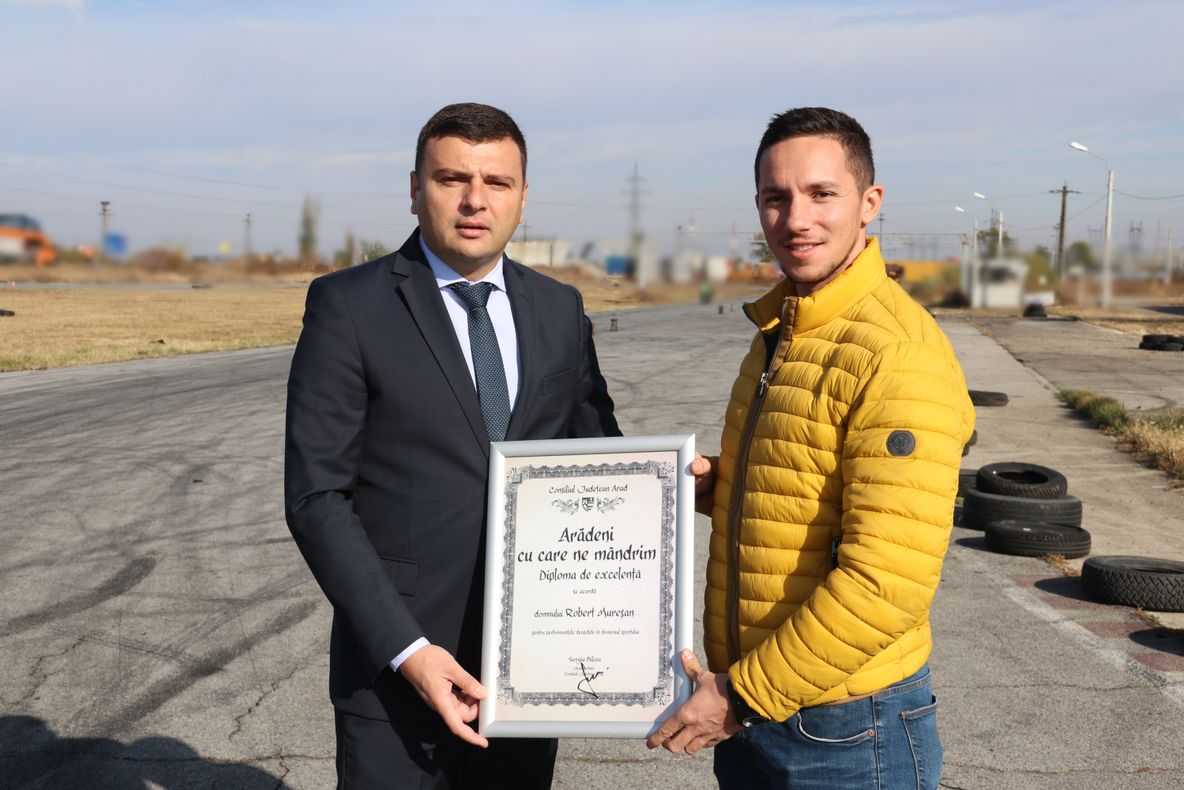 Arad: Campionul național și mondial de motociclism, Robert Mureșan, a distins cu diploma "Arădeni cu care ne mândrim"