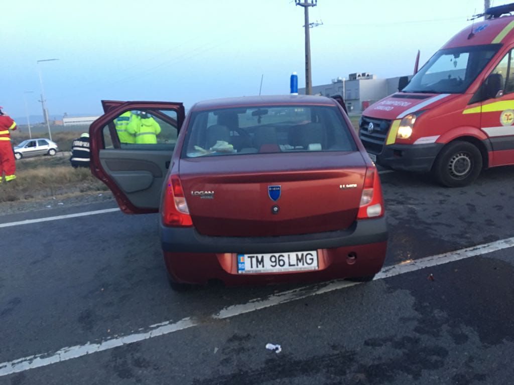Arad: Accident cu 6 persoane, dintre care 4 au fost transportate la spital