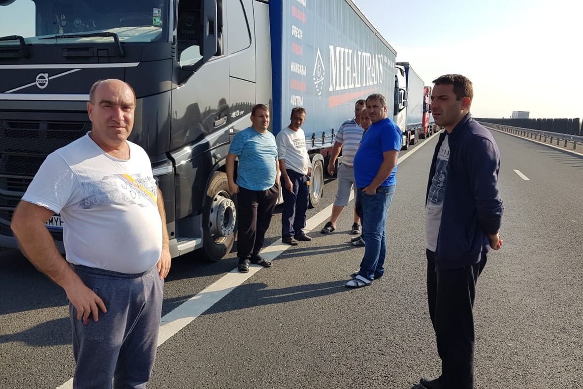 Arad: Timpi mari de așteptare pentru camioane, la granița de vest a României, după ce ieri circulația prin Ungaria a fost interzisă pentru că s-a comemorat Revoluția din 1956 împotriva dictaturii bolșevice și a ocupației sovietice