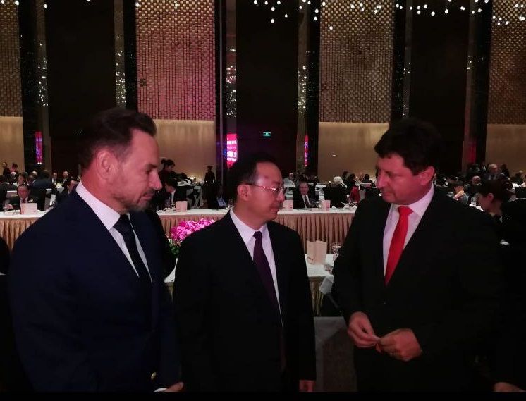 Arad: Primarul Gheorghe Falcă și președintele Consiliului Județean , Iustin Cionca, la festivitățile sărbătoririi a 40 de ani de la inițierea reformei în China