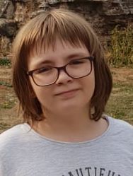 Arad: Fetiță de 9 ani, căutată de polițiști și părinți, după ce a dispărut mergând de la școală către casă