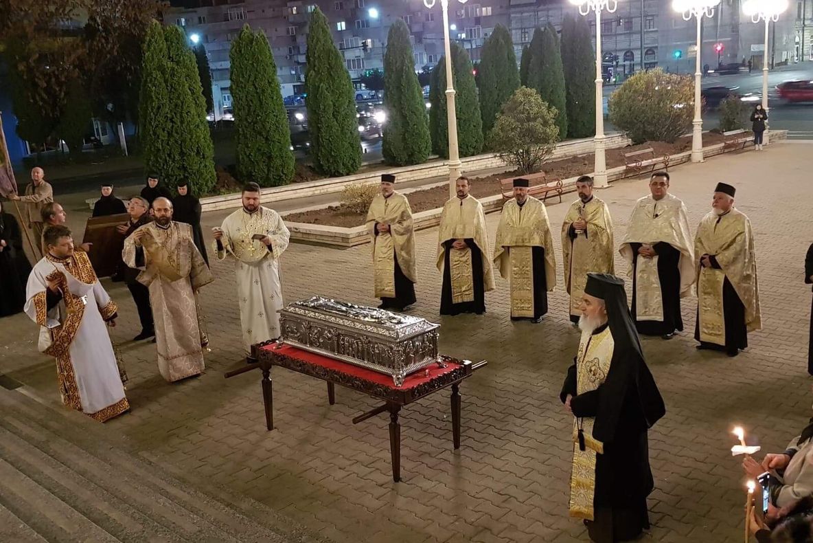 Arad: Ziua Bibliei și procesiune cu sfintele moaşte ale Sfântul Ioan Gură de Aur, primite în dar din Cetatea Vaticanului
