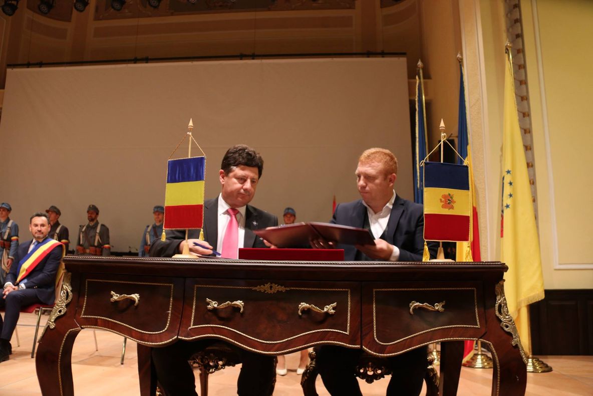 Arad: Județul Arad s-a înfrățit cu Raionul Ialoveni, din Republica Moldova