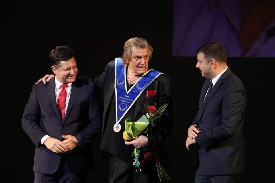 Arad: Cunoscutul actor, Florin Piersic, distins, cu Colanul Marii Uniri, cea mai înaltă distincție acordată de către Arad în Anul Centenar