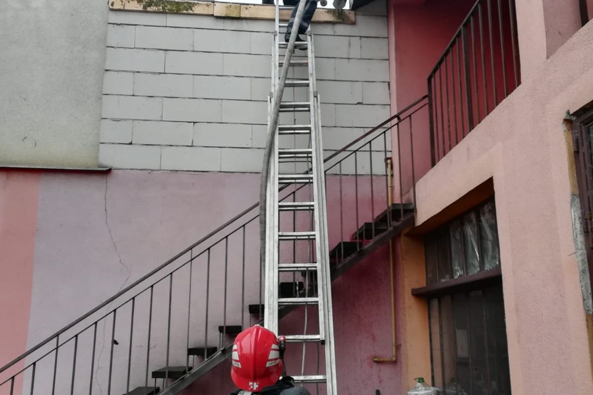 Arad: Incendiu provocat de către muncitorii de la gaze