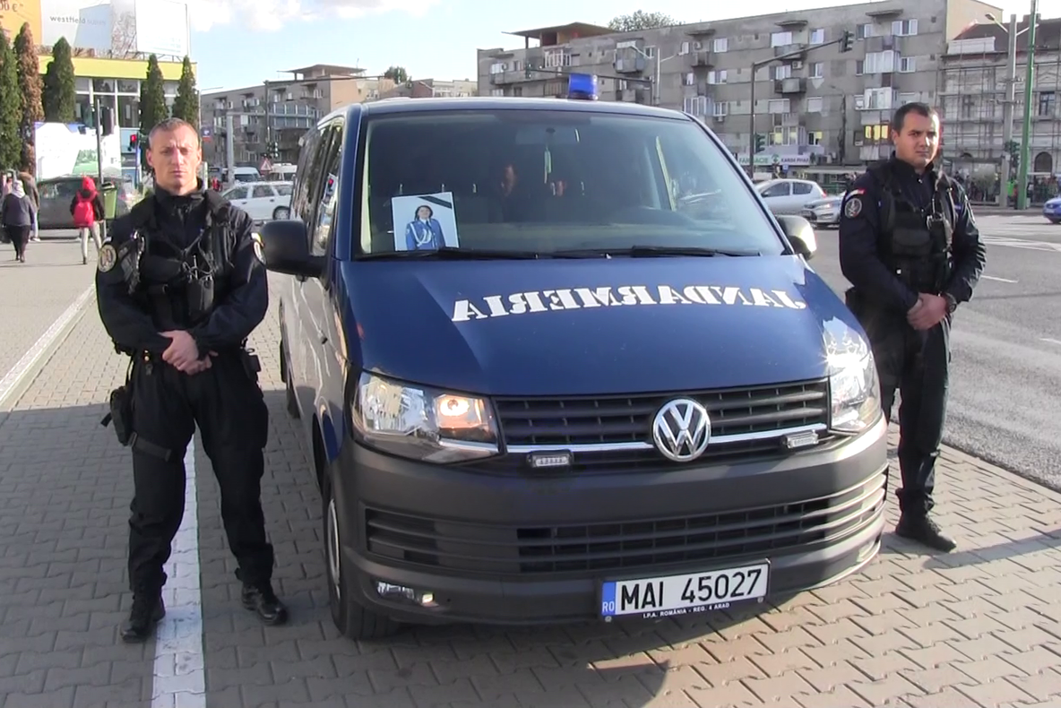 Arad: Jandarmerița omorâtă pe trecerea de pietoni, comemorată într-un mod special de către jandarmii din Arad