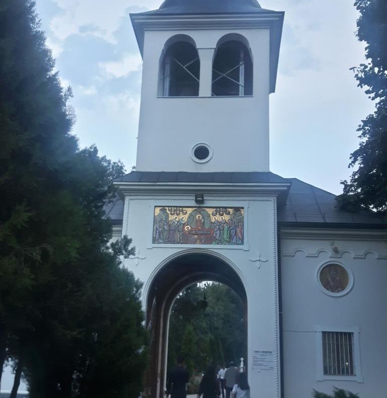 Arad: Slujbă specială oficiată de către Arhiepiscopul Aradului, Timotei, miercuri, în biserica veche a celei mai vechi mănăstiri cu viaţă monahală neîntreuptă din România