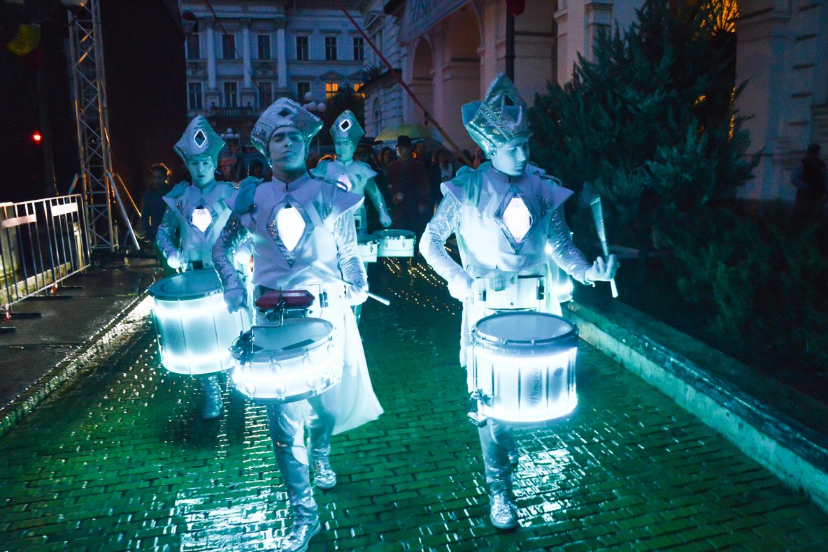 Arad: Spectacole impresionante la deschiderea Târgului de Crăciun și iluminatului festiv de la Arad