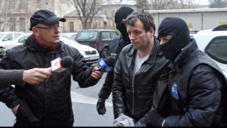 Arad: Celebrul haker Guccifer din Arad, predat către SUA pentru a executa 52 de săptămâni de închisoare