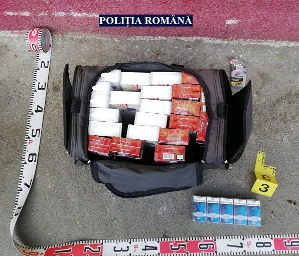 Arad: Țigări de contrabandă, confiscate într-o piață din centrul Aradului. Unde era ascunsă marfa