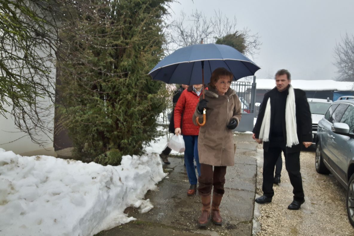 Arad: FOTO Majestatea Sa Margareta a împărțit cadouri de Crăciun familiilor nevoiașe din comuna Săvârşin