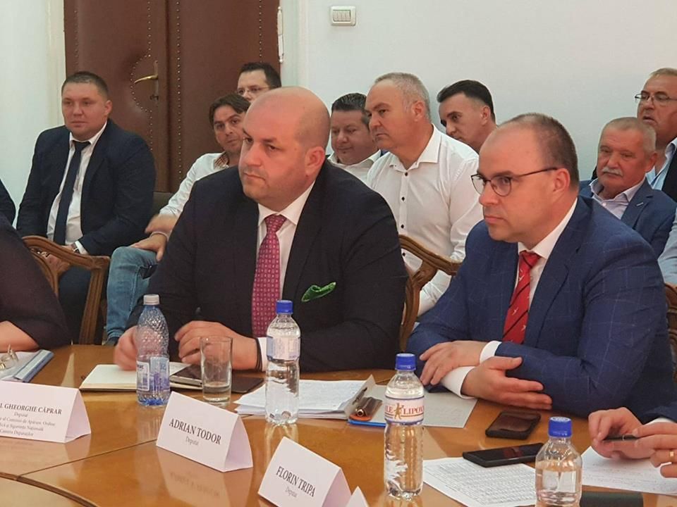 Arad: Deputatul PSD Arad Adrian Todor trece din comisia de educație în comisia de apărare, condusă de președintele PSD Arad, deputatul Dorel Căprar