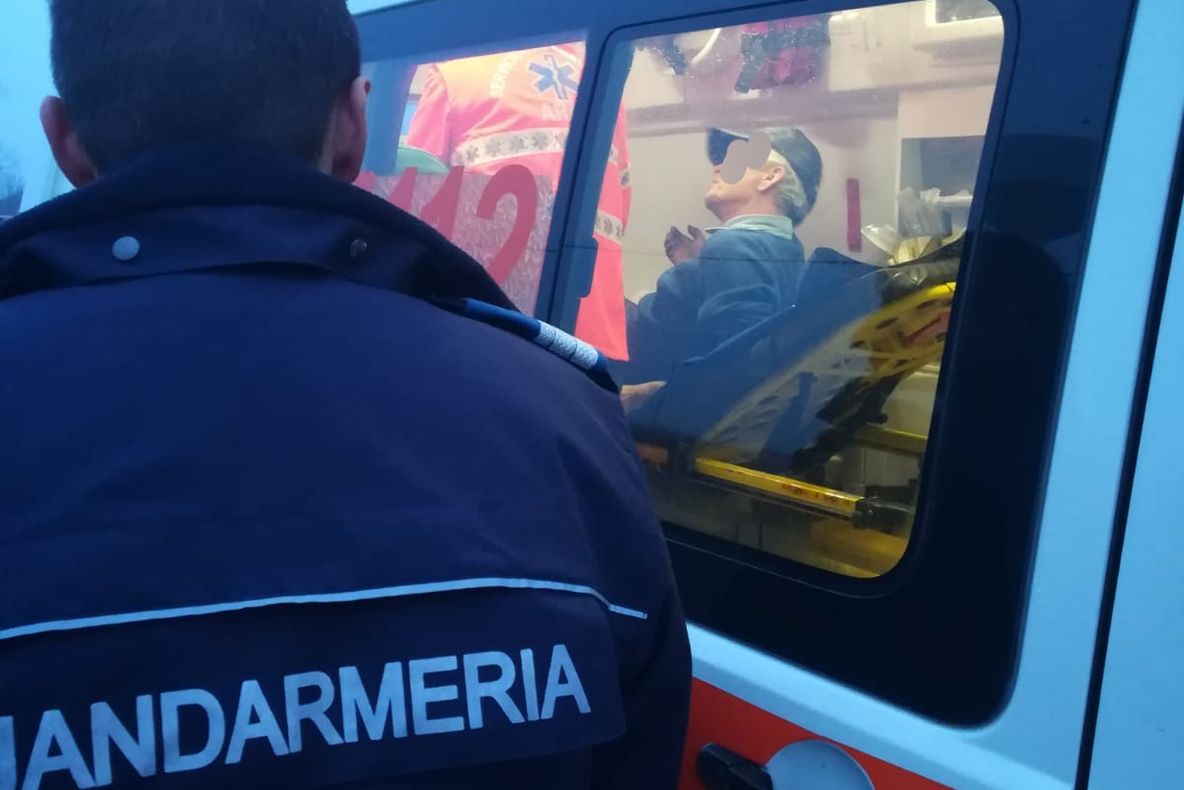 Arad: Bărbat rătăcit prin pădure și noroi, găsit după 9 ore de căutări