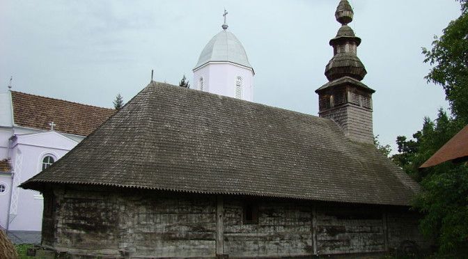 Arad: Cele două biserici de lemn de la Juliția, construite în 1787 și 1877, readuse în circuitul bisericesc