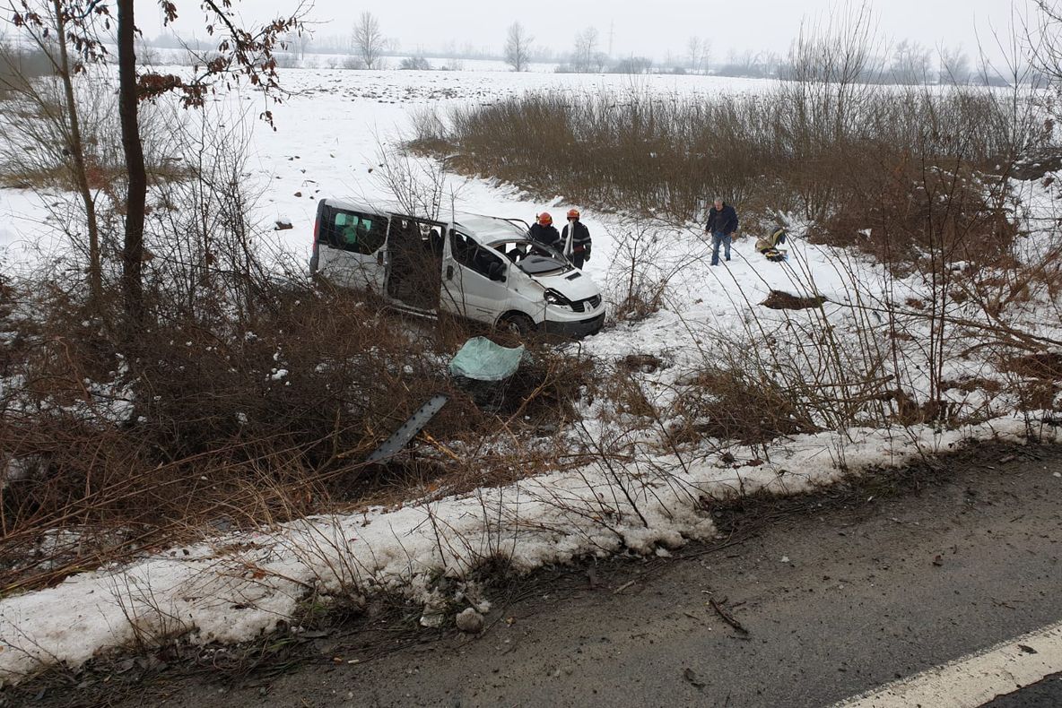 Arad: Accident în care sunt implicate 8 persoane, pe DN7, în județul Arad