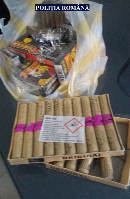 Arad:  Peste 2.000 de petarde și materiale pirotehnice, confiscate de către polițiștii din Arad