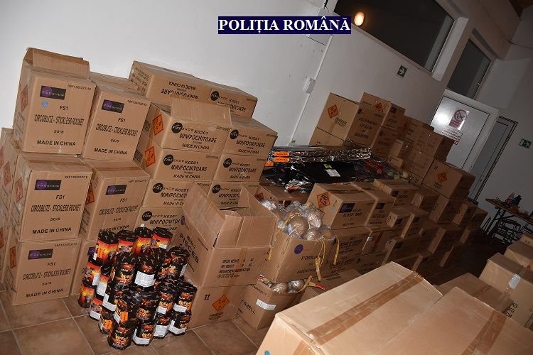 Arad: Peste 1,2 tone de petarde, în valoare de 45.000 lei, confiscate la Arad