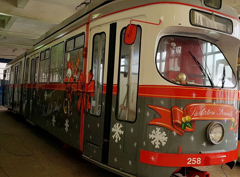 Arad: Tramavaiul lui Moș Crăciun revine în Arad începând din 6 decembrie. Pe unde circulă