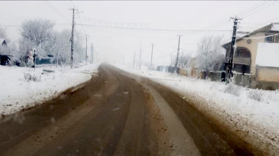 Arad: Circa 3.000 de tone de material antiderapant si 6 tone de clorură de calciu, pe drumurile naționale și autostrăzile din vestul României. Cum se circulă pe principalele drumuri