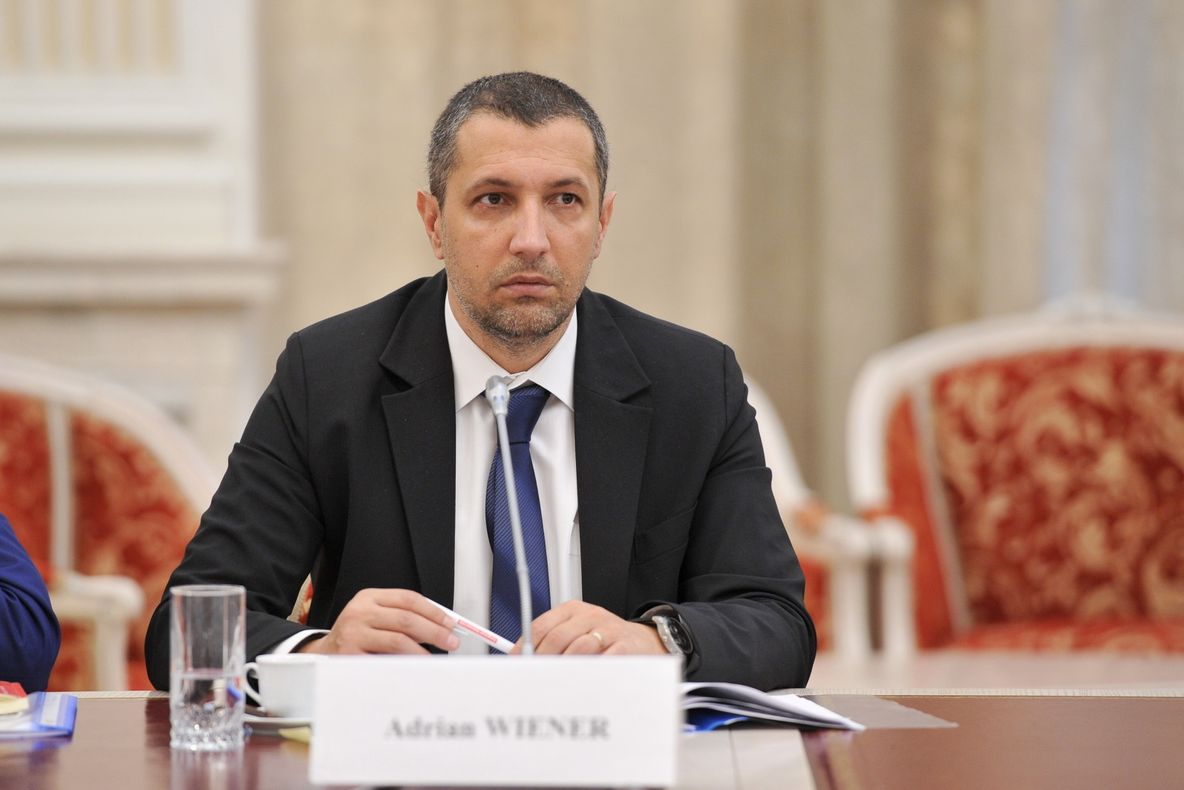 Arad: Senatorul USR Arad, medicul Adrian Wiener, propune ca municipalitățile să aloce minim 10 la sută din buget pentru spitalele județene. "Multe municipalități cheltuie chiar mai mulți bani pentru petreceri sau evenimente care..." 