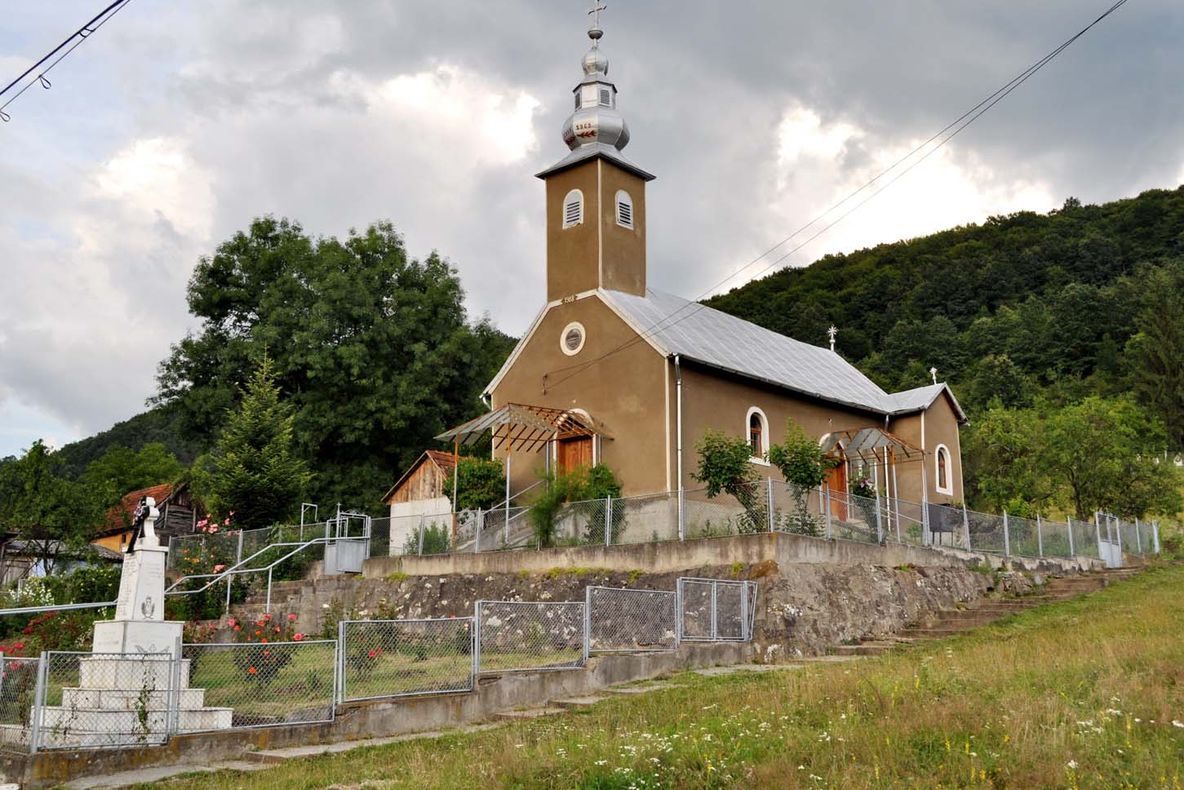 Arad: Povestea bisericilor de lemn continuă. Astăzi 2 biserici vechi de câteva sute de ani