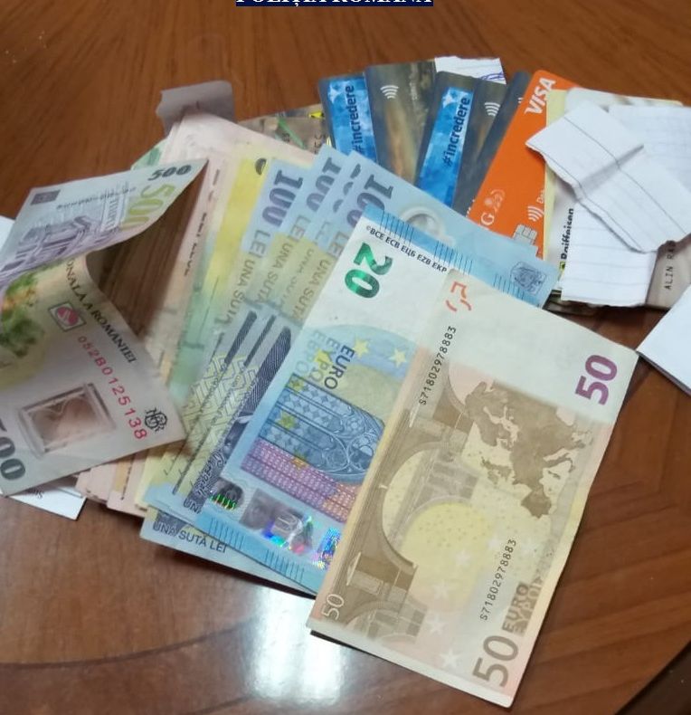 Arad: Bărbat, reținut pentru camătă. Polițiștii au găsit în casa lui "garanțiile" păgubiților și au identificat 29 de victime până în acest moment