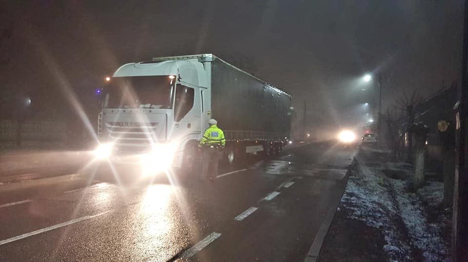 Arad: 7 amenzi în valoare de peste 4.100 lei, pentru șoferii de TIR-uri care au intrat în zone interzise