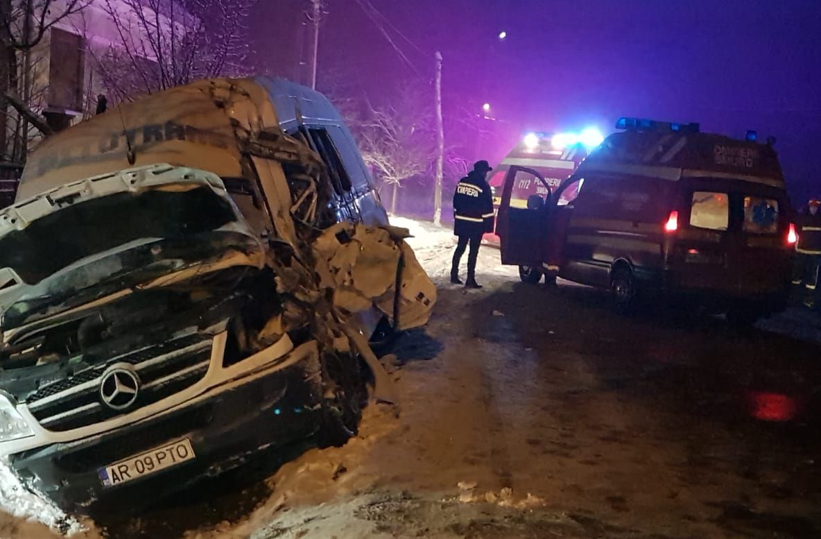 UPDATE. Arad: 1 mort și 12 răniți în accidentul de pe DN7