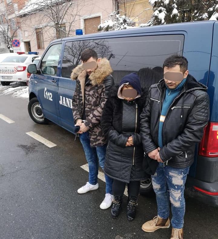 Arad: Cum s-au dat de gol trei hoți care furaseră din centrul Aradului, când i-au văzut pe jandarmi