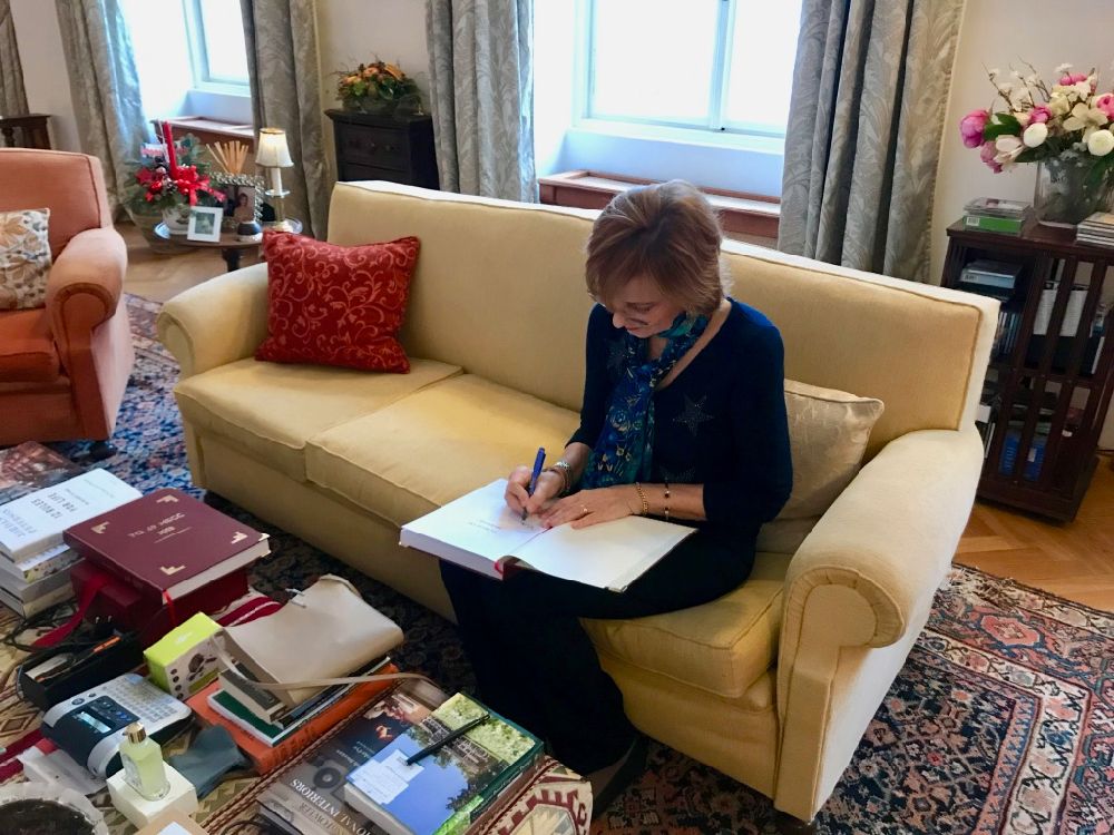 Arad: Câteva mii de mesaje de felicitare și "La Mulți Ani" pentru Majestatea Sa Margareta, transmise din 63 de țări de pe 5 continente