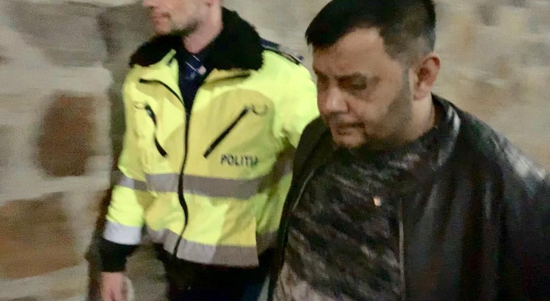 Arad: Bărbatul care a fugit de la fața locului după ce a lovit cu mașina 2 tineri, dintre care 1 a murit, a fugit și din țară, dar s-a întors. A fost reținut