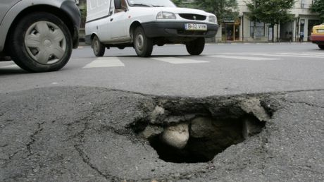 Arad: Câteva zeci de sesizări la Primăria Municipiului Arad din cauza gropilor din carosabil.  Harta orașului a devenit roșie