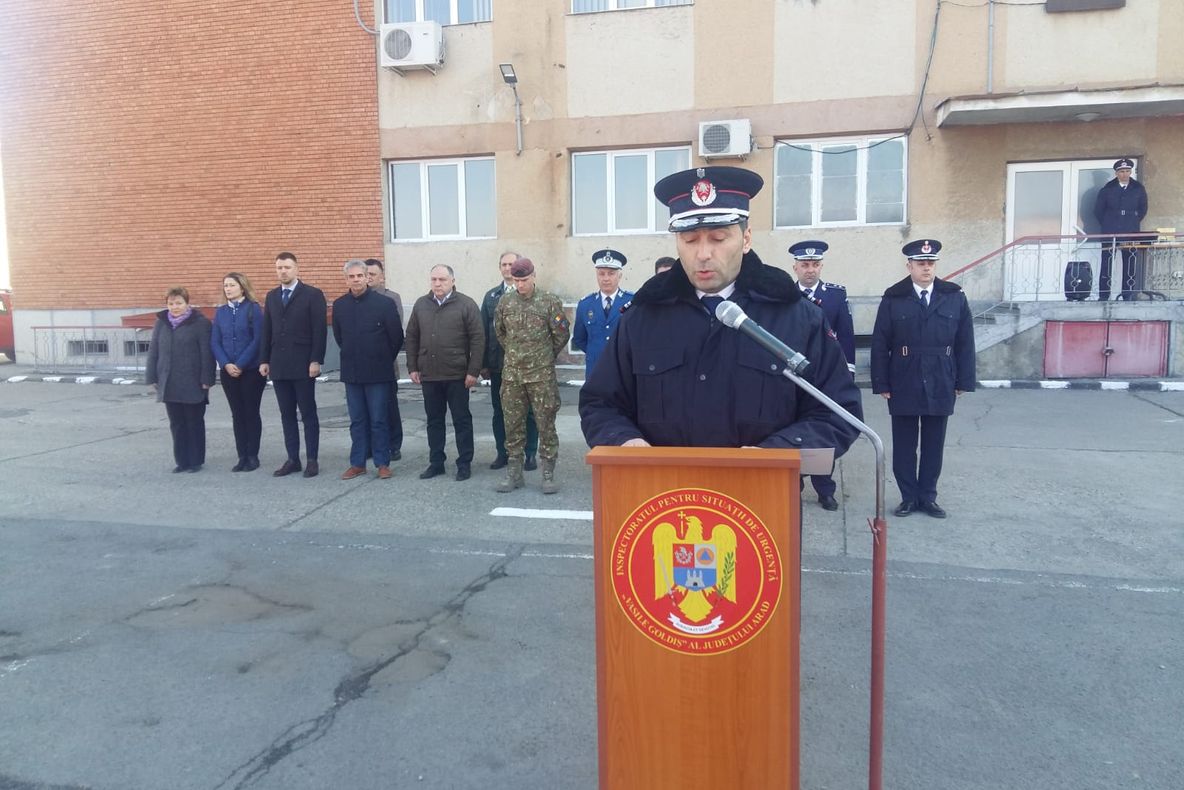 Arad: FOTO 5 angajați ai ISU Arad, avasanți în grad înainte de termen. Motivul