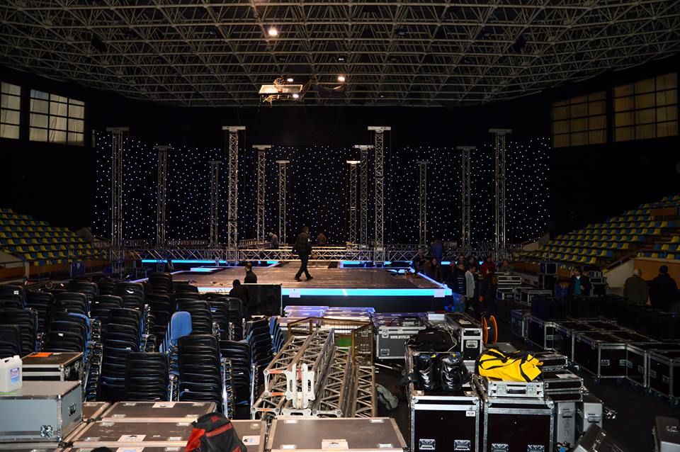 Arad: Sala Sporturilor din Arad, transformată într-un "imens studio tv pentru ultima semifinală Eurovision"