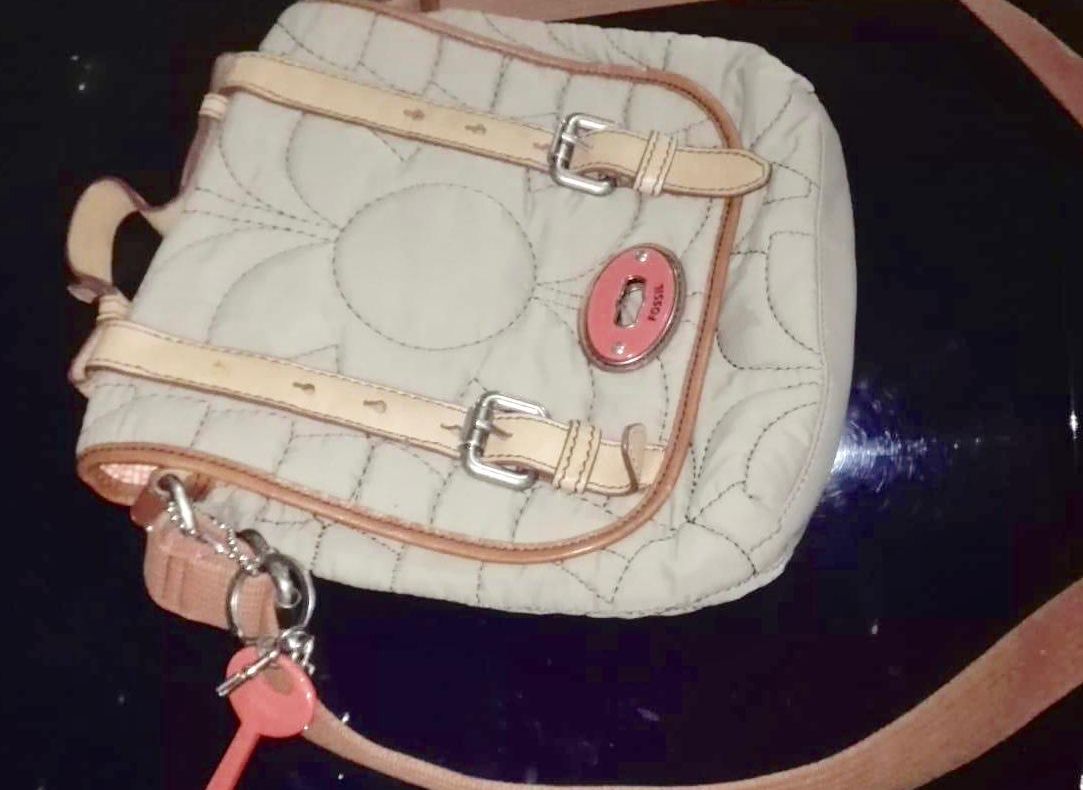 Arad: Băiat de 16 ani, cercetat după ce a spart o mașină. Ce a furat