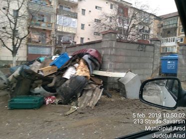 Arad: Primăria Arad caută zeci de arădeni care și-au aruncat în locuri interzise deșeurile din demolările garajelor. Oamenii riscă amenzi de până la 750 lei